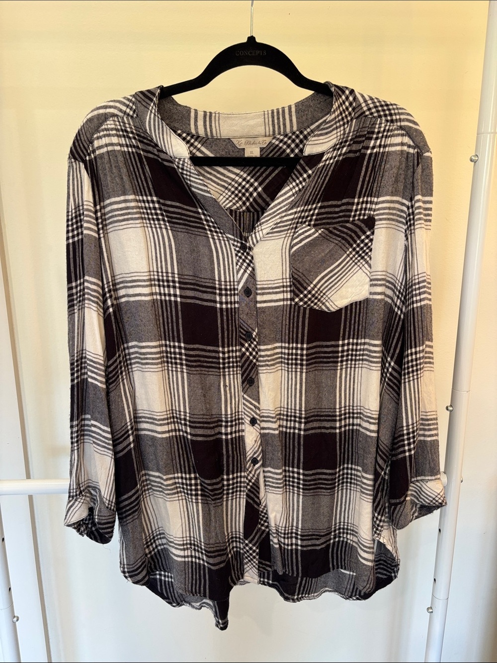 Women's Black & White Plaid Button-Down Shirt - Casual Everyday Top
